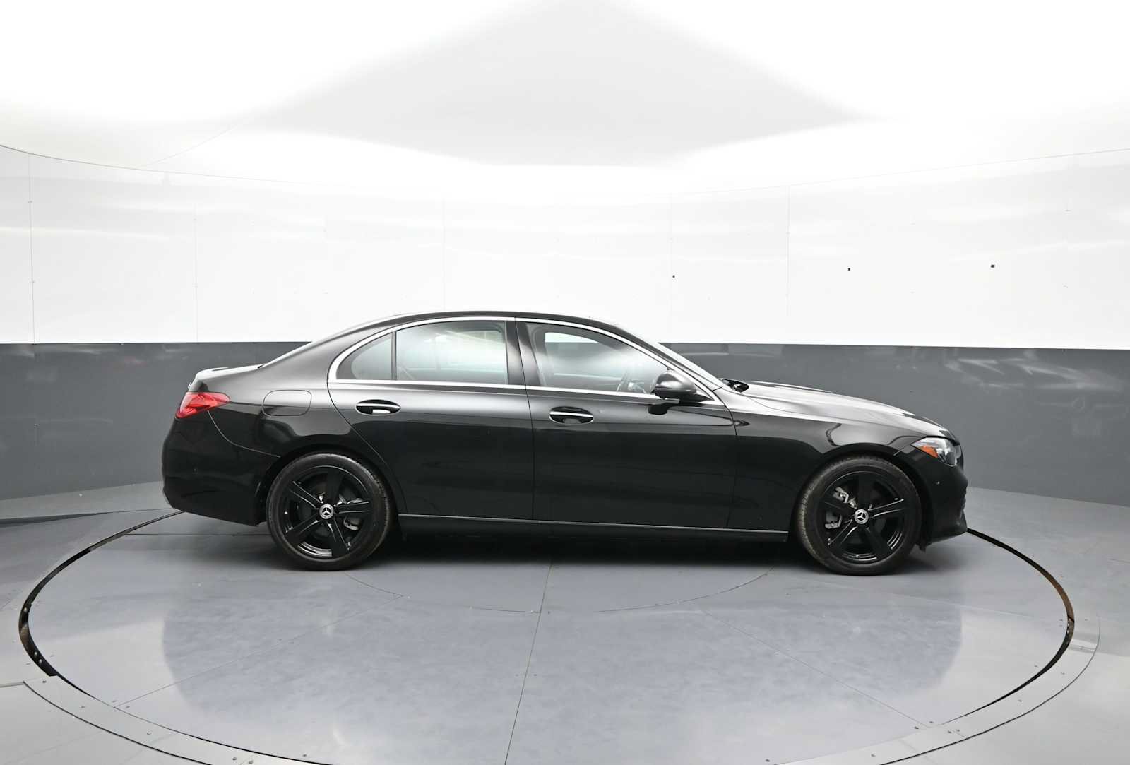 Used 2024 Mercedes-Benz C 300 4MATIC Sedan image 4