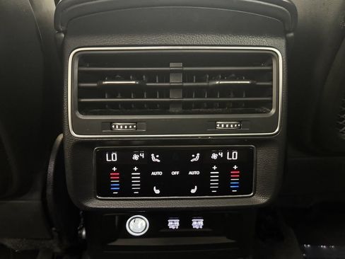 Used 2019 Audi Q8 Prestige w/ Luxury Package AWD/4WD image 32