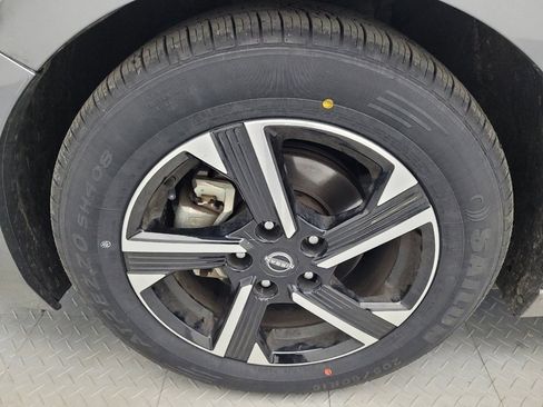 Used 2025 Nissan Sentra SV image 31