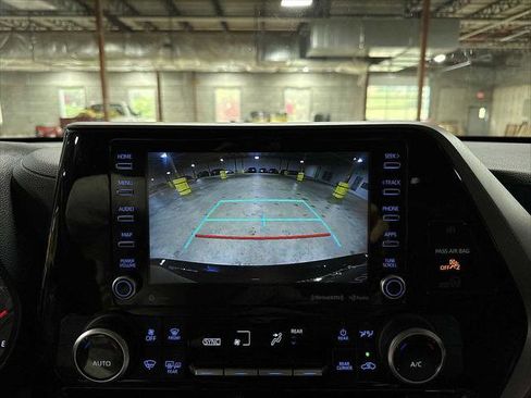 Certified 2022 Toyota Highlander LE image 25