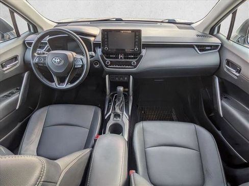 Used 2022 Toyota Corolla Cross XLE image 17