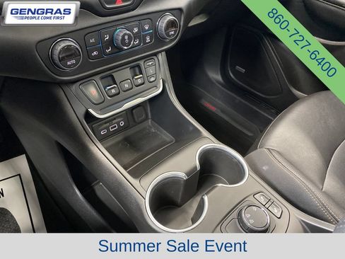 Used 2019 GMC Terrain SLT w/ Preferred Package AWD/4WD image 17