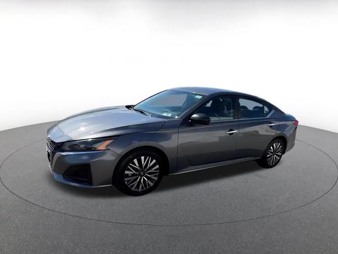 Used 2025 Nissan Altima 2.5 SV FWD image 6