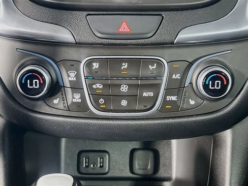 Used 2018 Chevrolet Equinox LT FWD image 23