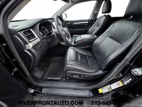 Used 2017 Toyota Highlander XLE AWD/4WD image 10