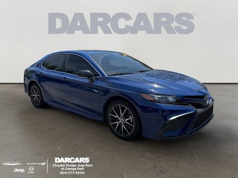 Used 2023 Toyota Camry SE FWD image 1