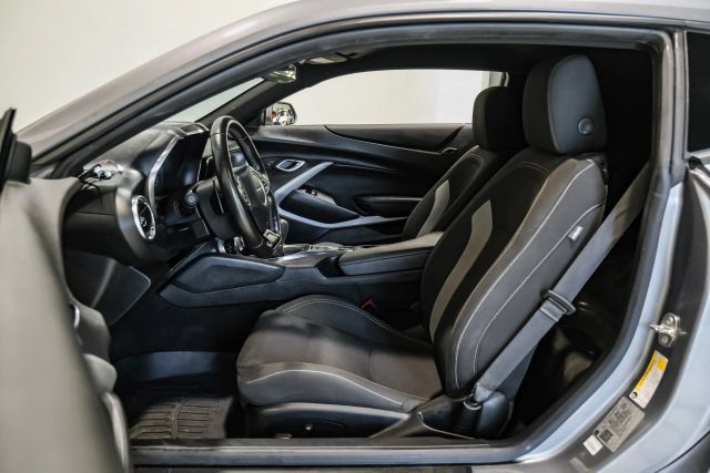 Used 2021 Chevrolet Camaro LT RWD image 5