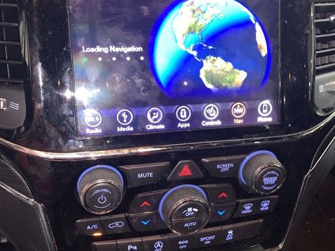 Used 2019 Jeep Grand Cherokee Limited image 9