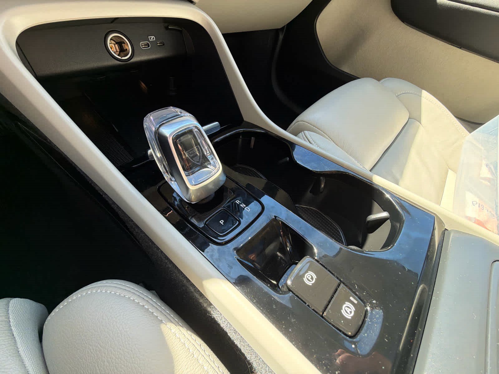 Used 2024 Volvo XC40 B5 Ultimate w/ Protection Package Premier AWD/4WD image 29