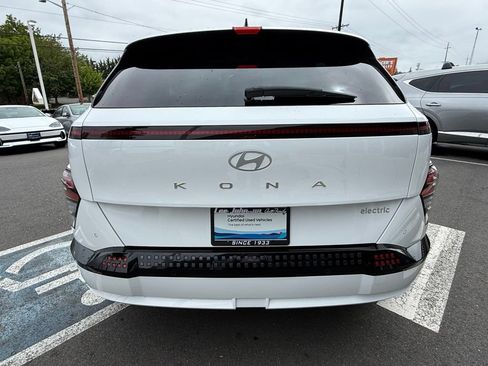 Certified 2025 Hyundai Kona Limited FWD image 4