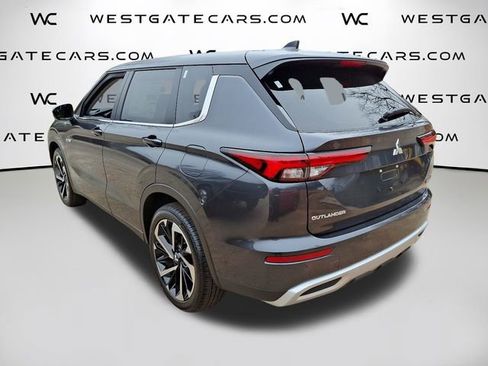 New 2025 Mitsubishi Outlander SE image 4