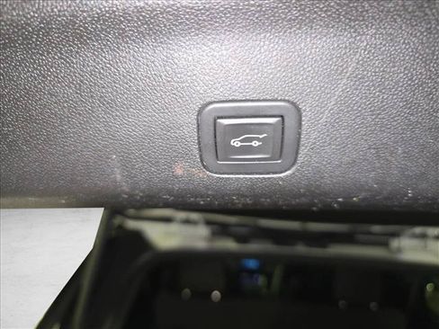 Used 2022 Chevrolet Suburban LT AWD/4WD image 14