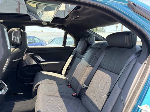 Used 2025 BMW i7 M70 AWD/4WD image 14
