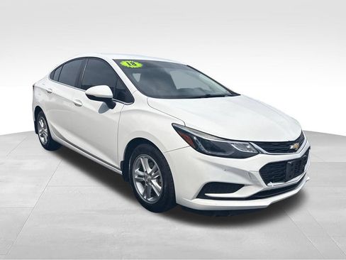 Used 2018 Chevrolet Cruze LT FWD image 15