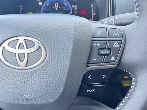 Used 2026 Toyota Camry SE FWD image 29
