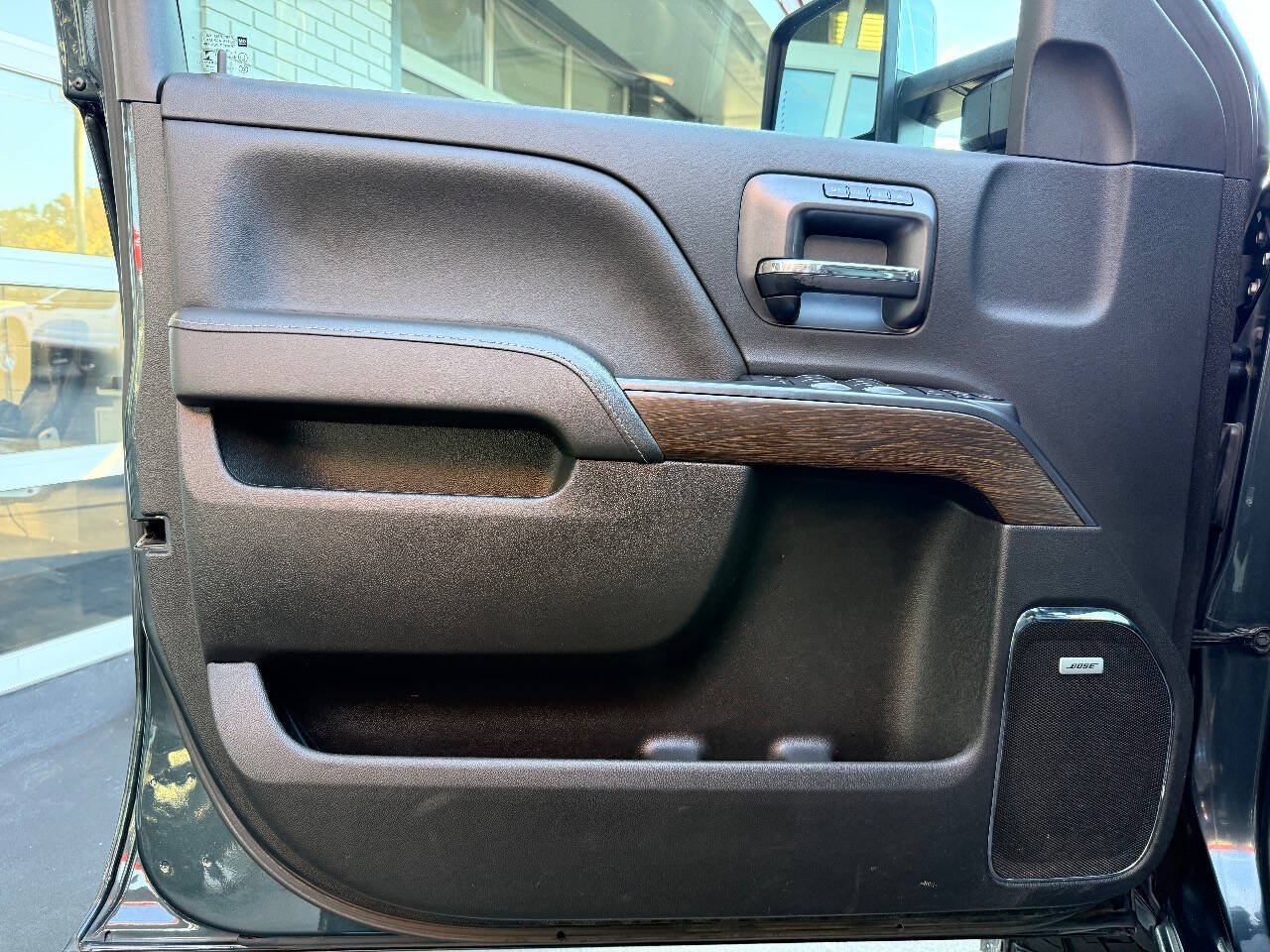 Used 2018 GMC Sierra 2500 Denali w/ Duramax Plus Package AWD/4WD image 16
