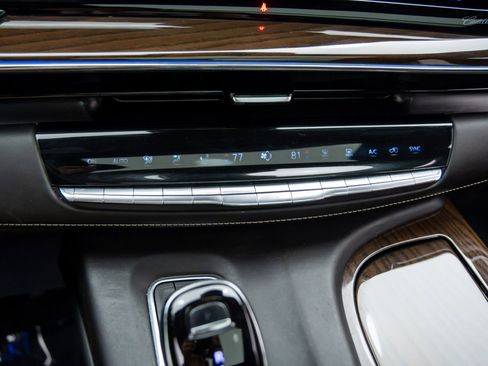 Certified 2024 Cadillac Escalade Sport Platinum w/ LPO, ONYX Package image 30