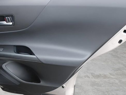 Certified 2021 Toyota Venza LE image 23