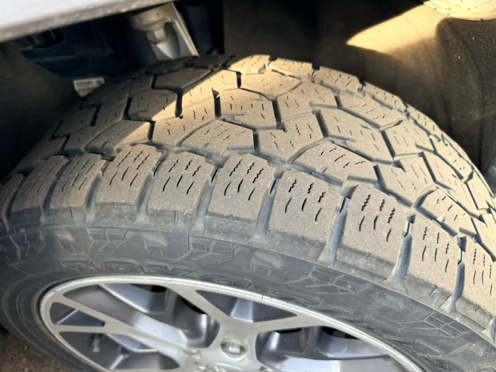 Used 2020 Jeep Grand Cherokee Overland RWD image 4