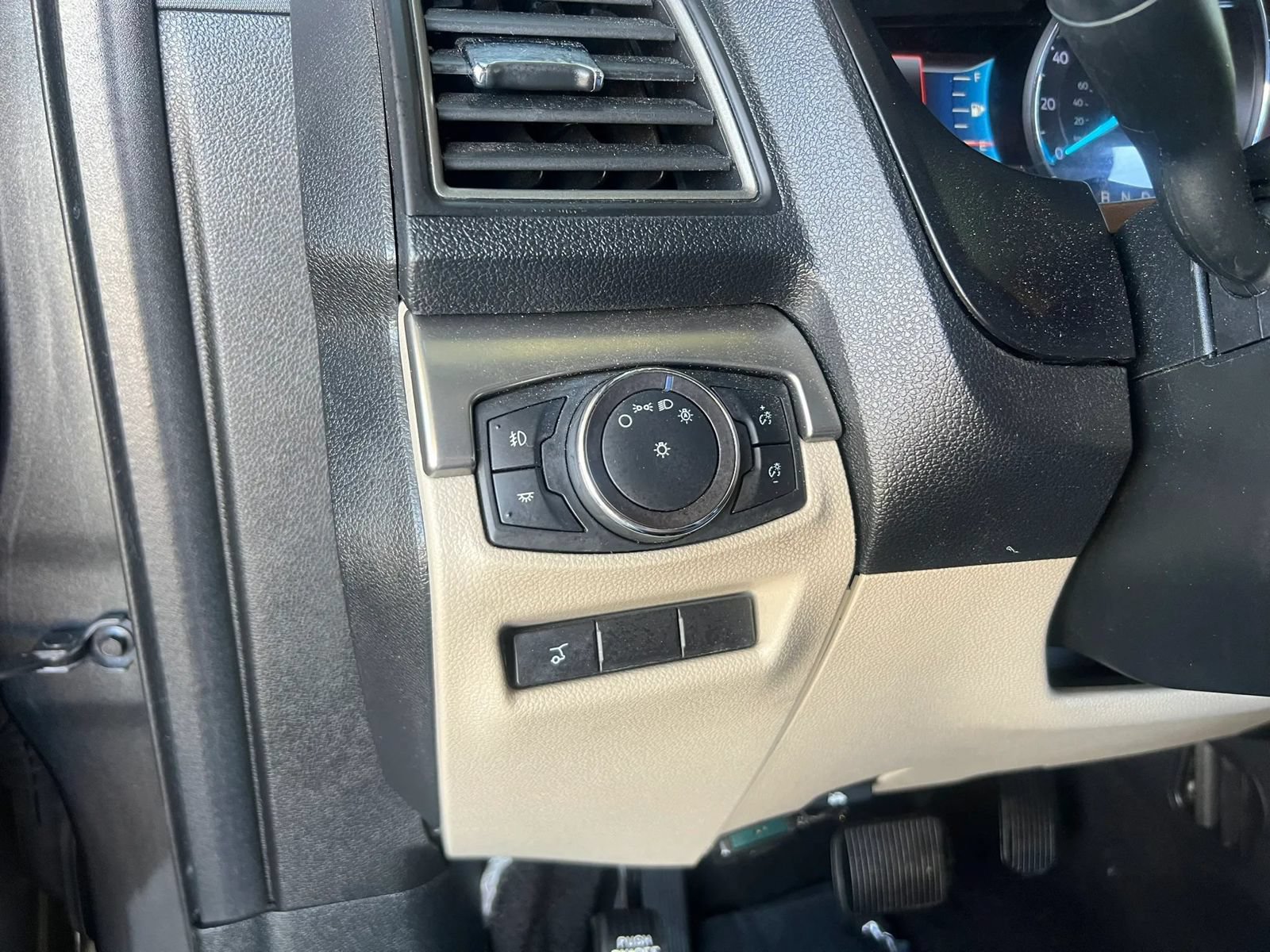 Used 2019 Ford Explorer XLT w/ Equipment Group 201A FWD image 20