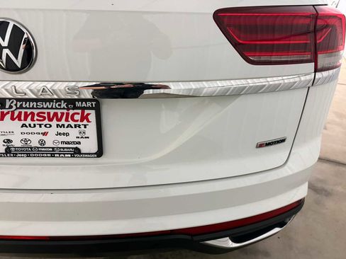 Certified 2020 Volkswagen Atlas Cross Sport SE w/ Panoramic Sunroof Package image 18