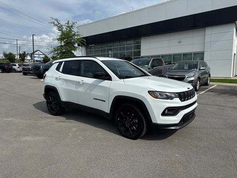 Used 2025 Jeep Compass Latitude w/ Convenience Group AWD/4WD image 1