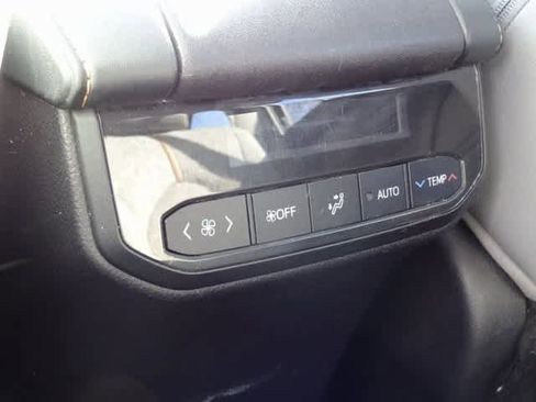 Used 2023 Toyota Highlander Bronze Edition image 19