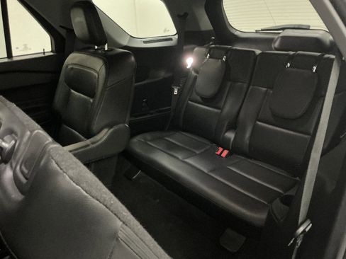 Used 2021 Ford Explorer XLT w/ Equipment Group 202A AWD/4WD image 24