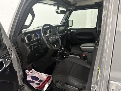 Used 2021 Jeep Gladiator Willys image 17