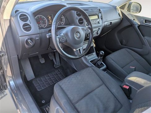 Used 2014 Volkswagen Tiguan S image 11