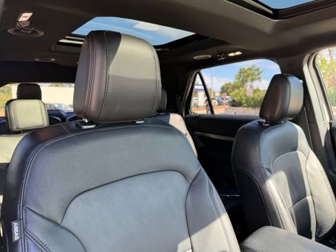 Used 2018 Ford Explorer XLT w/ Equipment Group 202A image 11