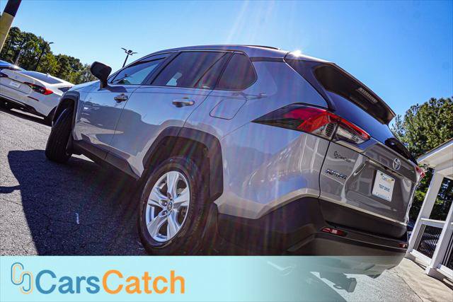 Used 2020 Toyota RAV4 XLE w/ Convenience Package FWD image 4