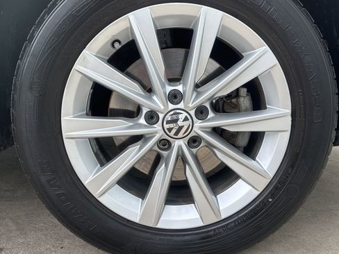 Used 2015 Volkswagen Tiguan S image 25