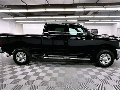 Used 2024 RAM 2500 Tradesman w/ Chrome Appearance Group AWD/4WD image 15