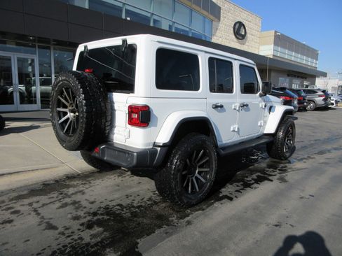 Used 2020 Jeep Wrangler Unlimited Sahara image 10