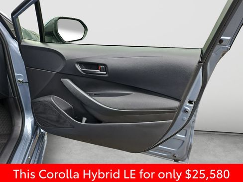 Used 2025 Toyota Corolla LE FWD image 36