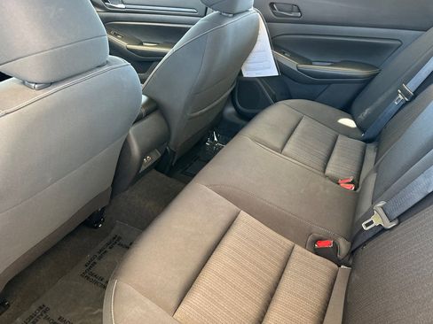 Used 2024 Nissan Altima 2.5 SV FWD image 12