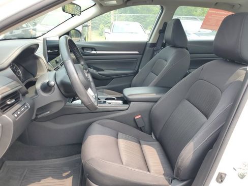Certified 2023 Nissan Altima 2.5 SV w/ SV Premium Package AWD/4WD image 5