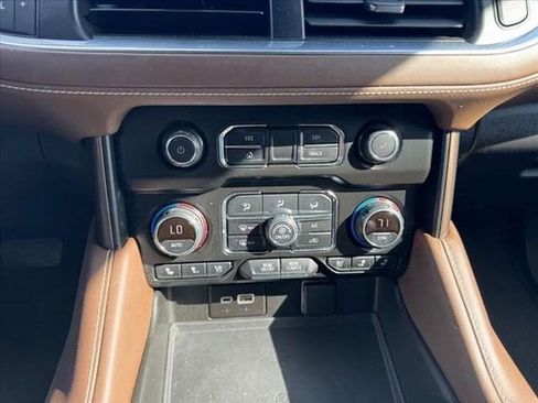 Used 2021 Chevrolet Suburban High Country AWD/4WD image 16