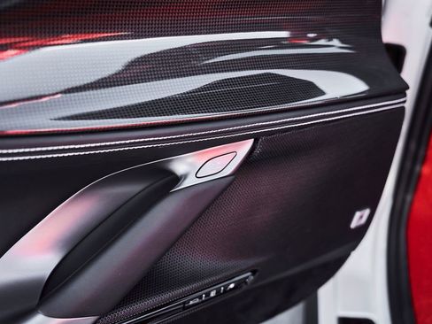 Used 2025 Ferrari SF90 Spider image 36