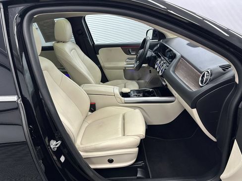 Used 2023 Mercedes-Benz GLA 250 4MATIC w/ Premium Package image 14