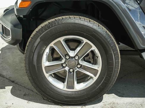 Used 2020 Jeep Wrangler Unlimited Sahara w/ Uconnect 4C Nav & Sound Group AWD/4WD image 9