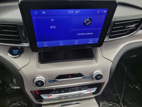 Used 2023 Ford Explorer XLT w/ Equipment Group 202A image 8