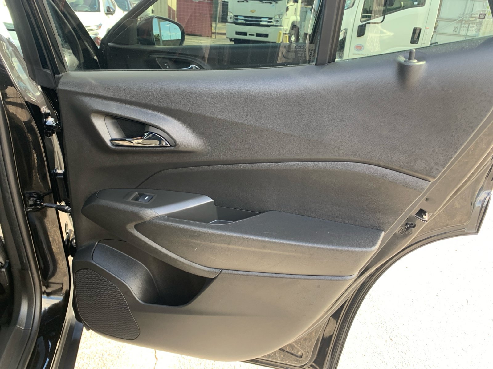 Used 2025 Chevrolet Trax RS w/ Sunroof Package FWD image 31
