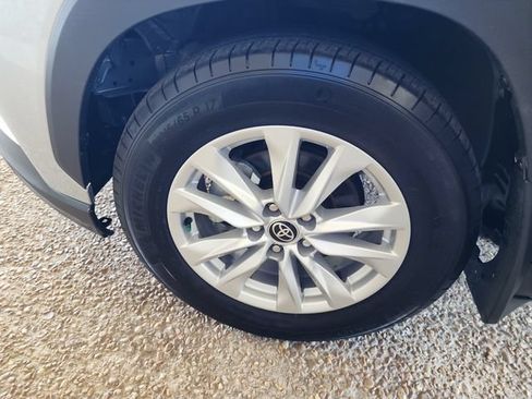Used 2023 Toyota Corolla Cross LE FWD image 23