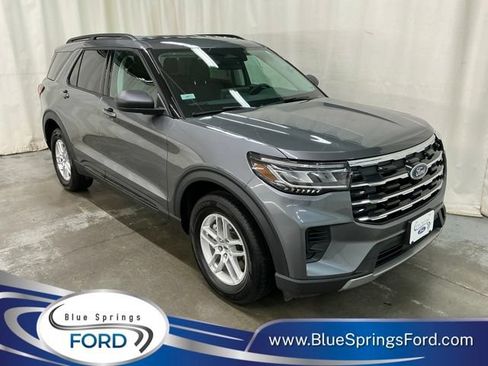 Used 2026 Ford Explorer Active AWD/4WD image 1