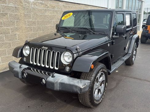 Used 2016 Jeep Wrangler Unlimited Sahara AWD/4WD image 35