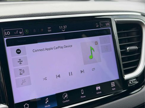 Used 2025 Chrysler Pacifica Select FWD image 15