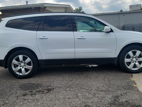 Used 2017 Chevrolet Traverse LT w/ Style and Technology Package AWD/4WD image 7