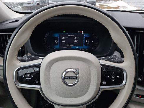 Certified 2023 Volvo XC60 B5 Plus image 20